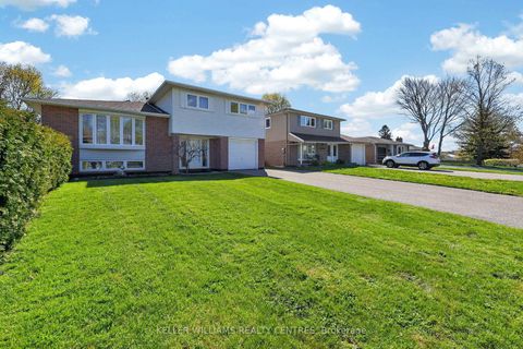 Photo 2 at 13 Laurentide Avenue, Aurora Heights, Aurora