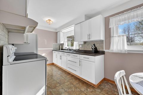 Photo 4 at 13 Laurentide Avenue, Aurora Heights, Aurora