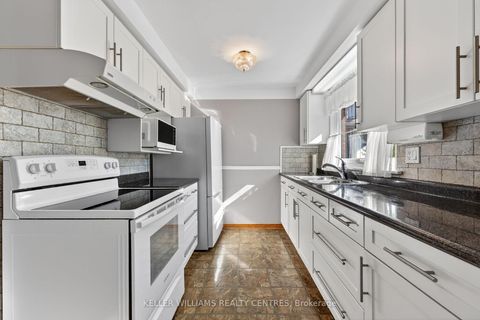 Photo 5 at 13 Laurentide Avenue, Aurora Heights, Aurora