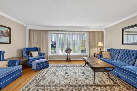 Photo 10 at 13 Laurentide Avenue, Aurora Heights, Aurora