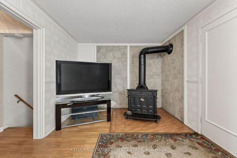 Photo 15 at 13 Laurentide Avenue, Aurora Heights, Aurora