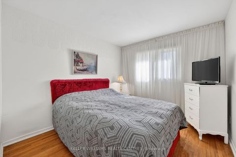 Photo 20 at 13 Laurentide Avenue, Aurora Heights, Aurora