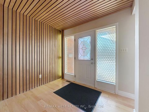 Photo 2 at 20 Foxwood Grove, L'Amoreaux, Toronto