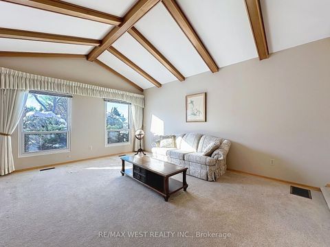 Photo 3 at 20 Foxwood Grove, L'Amoreaux, Toronto
