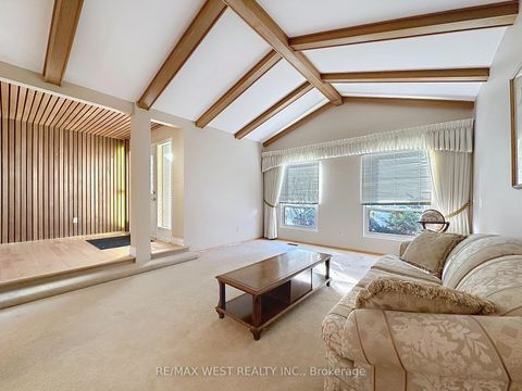 Photo 4 at 20 Foxwood Grove, L'Amoreaux, Toronto