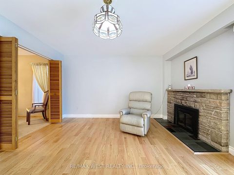 Photo 8 at 20 Foxwood Grove, L'Amoreaux, Toronto