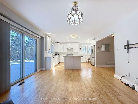 Photo 11 at 20 Foxwood Grove, L'Amoreaux, Toronto
