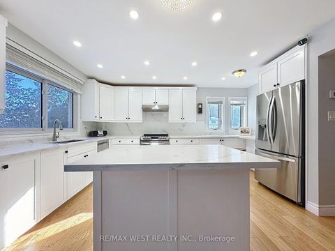 Photo 12 at 20 Foxwood Grove, L'Amoreaux, Toronto