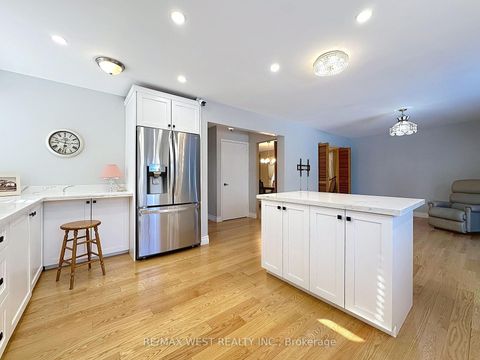 Photo 19 at 20 Foxwood Grove, L'Amoreaux, Toronto