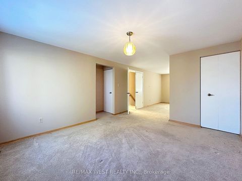 Photo 31 at 20 Foxwood Grove, L'Amoreaux, Toronto