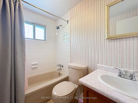 Photo 32 at 20 Foxwood Grove, L'Amoreaux, Toronto