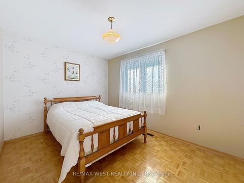 Photo 34 at 20 Foxwood Grove, L'Amoreaux, Toronto