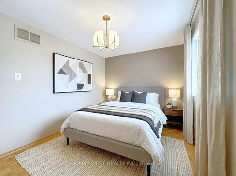 Photo 35 at 20 Foxwood Grove, L'Amoreaux, Toronto