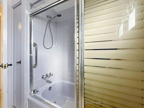 Photo 37 at 20 Foxwood Grove, L'Amoreaux, Toronto