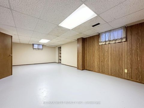 Photo 40 at 20 Foxwood Grove, L'Amoreaux, Toronto