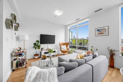 Photo 2 at 714 - 377 Madison Avenue, Casa Loma, Toronto