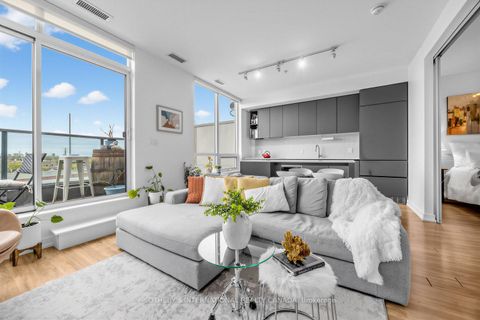 Photo 3 at 714 - 377 Madison Avenue, Casa Loma, Toronto