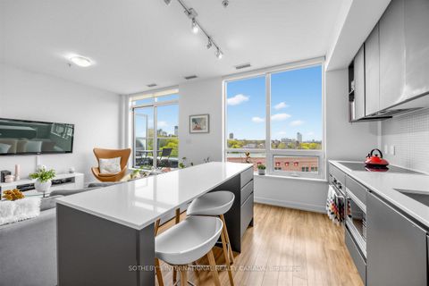 Photo 4 at 714 - 377 Madison Avenue, Casa Loma, Toronto