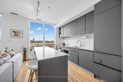 Photo 5 at 714 - 377 Madison Avenue, Casa Loma, Toronto