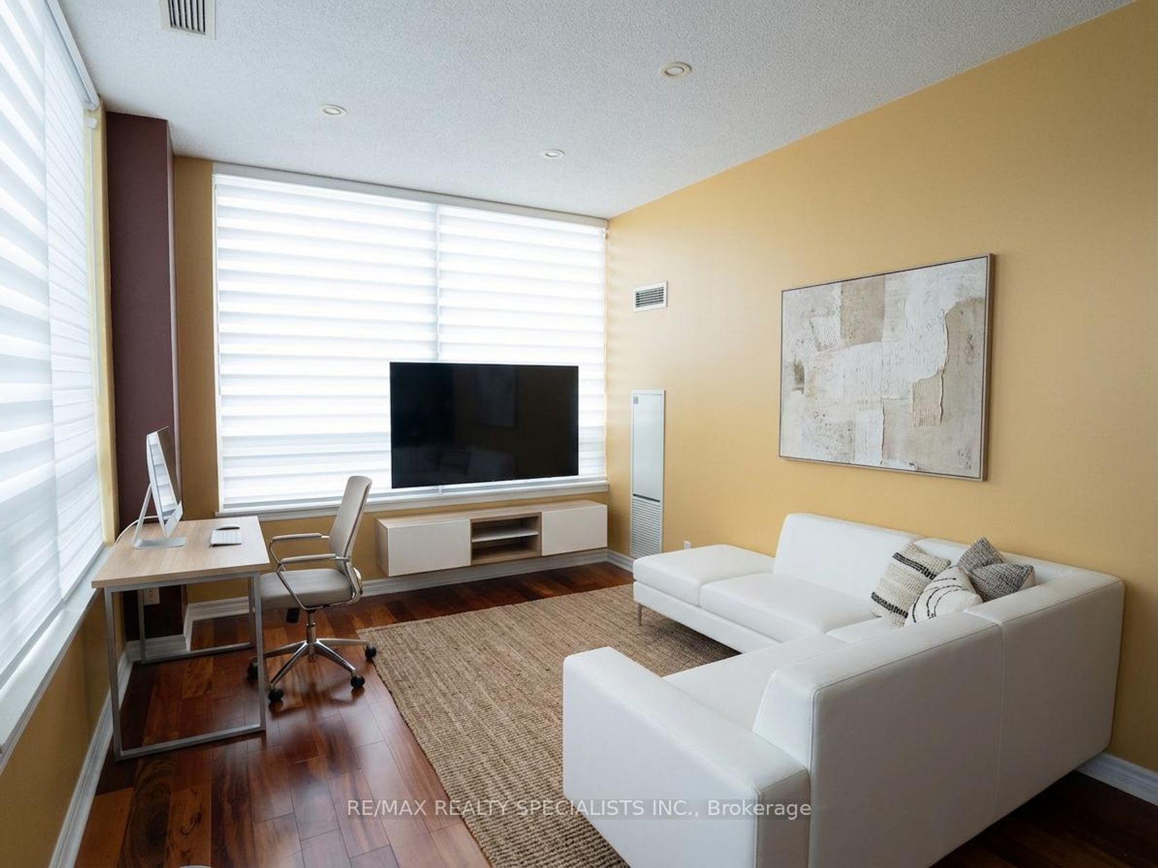 307 - 3504 Hurontario Street, City Centre, Mississauga by Loree Meneguzzi Real Estate 307 - 3504 Hurontario Street, City Centre, Mississauga