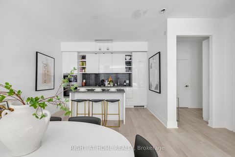 Photo 2 at TH 101 - 32 Davenport Road, Annex, Toronto