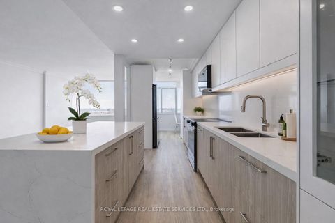 Photo 5 at 706 - 3000 Bathurst Street, Lawrence, Toronto