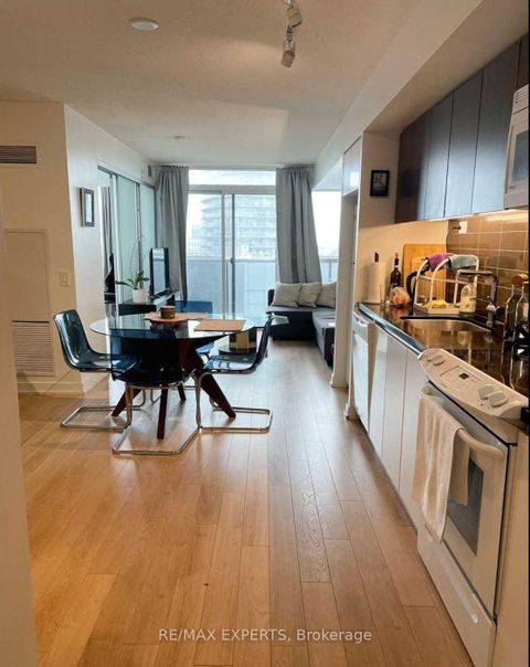 Photo 2 at 805 - 85 Queens Wharf Road, Waterfront Communities C1, Toronto