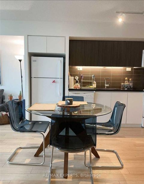 Photo 5 at 805 - 85 Queens Wharf Road, Waterfront Communities C1, Toronto