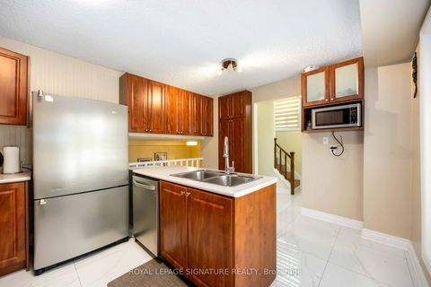 Photo 5 at 104 Billington Crescent, Donalda, Toronto