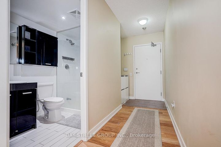 Photo 2 at 1705 - 29 Singer Court, Bayview Village, Toronto