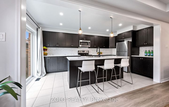 Photo 16 at 26 - 22 Spring Creek Drive, Waterdown, Hamilton