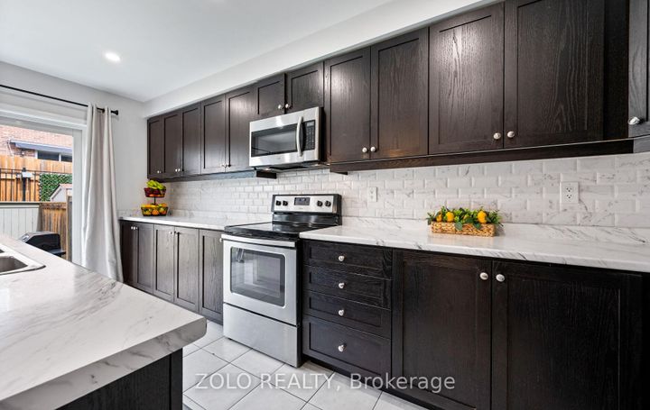 Photo 19 at 26 - 22 Spring Creek Drive, Waterdown, Hamilton