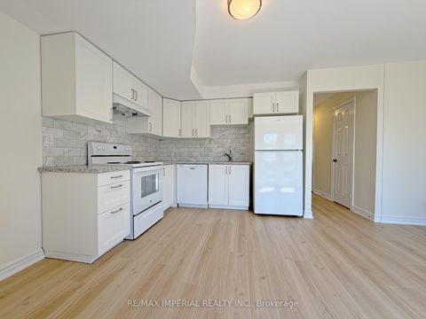 Photo 12 at 623-623A The Queensway, Queensway, Toronto