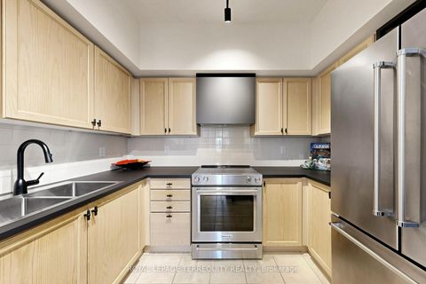 Photo 12 at LPH 1 - 2 Clairtrell Road, Willowdale East, Toronto