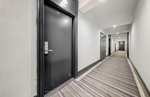 Photo 5 at 914 - 438 King Street W, Waterfront Communities C1, Toronto