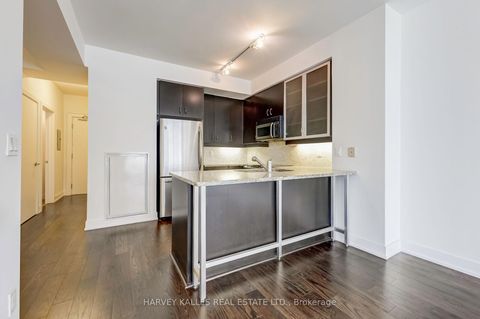 Photo 11 at 914 - 438 King Street W, Waterfront Communities C1, Toronto