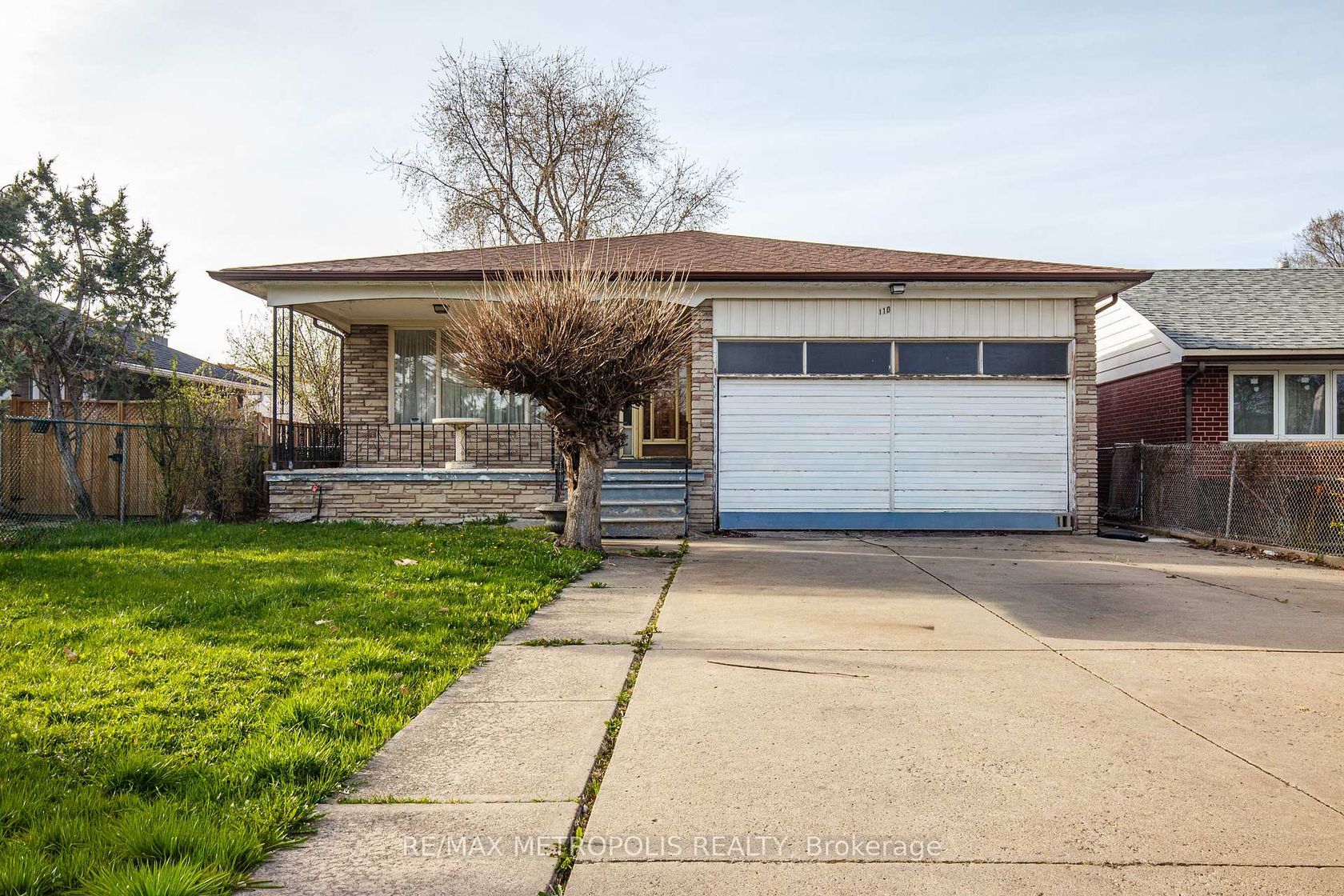 110 Stevenson Road, Jamestown, Toronto photo 3