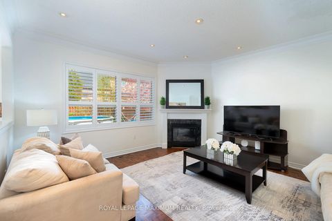 Photo 5 at 41 Tavio Way, Sonoma Heights, Vaughan