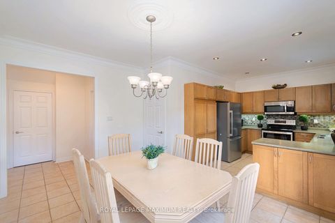 Photo 12 at 41 Tavio Way, Sonoma Heights, Vaughan