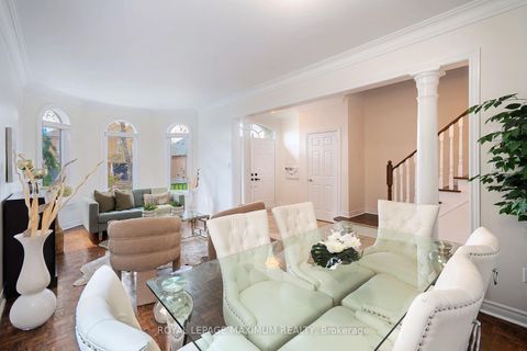 Photo 16 at 41 Tavio Way, Sonoma Heights, Vaughan