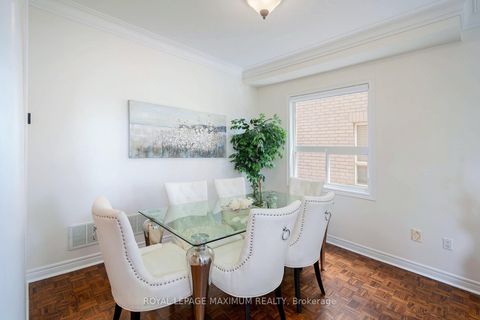 Photo 17 at 41 Tavio Way, Sonoma Heights, Vaughan