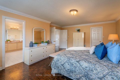 Photo 21 at 41 Tavio Way, Sonoma Heights, Vaughan