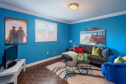 Photo 25 at 41 Tavio Way, Sonoma Heights, Vaughan