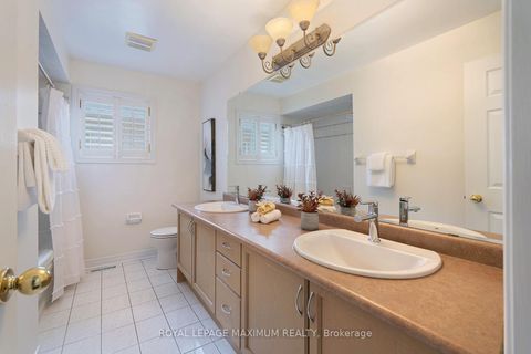 Photo 27 at 41 Tavio Way, Sonoma Heights, Vaughan