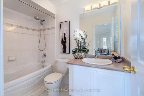 Photo 30 at 41 Tavio Way, Sonoma Heights, Vaughan