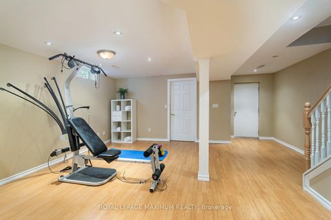Photo 32 at 41 Tavio Way, Sonoma Heights, Vaughan