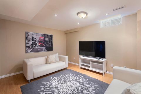 Photo 33 at 41 Tavio Way, Sonoma Heights, Vaughan