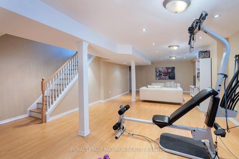 Photo 34 at 41 Tavio Way, Sonoma Heights, Vaughan
