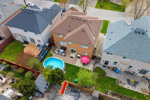 Photo 37 at 41 Tavio Way, Sonoma Heights, Vaughan