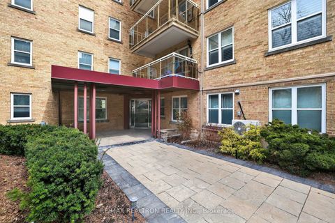 Photo 2 at 106 - 2603 Bathurst Street, Forest Hill North, Toronto